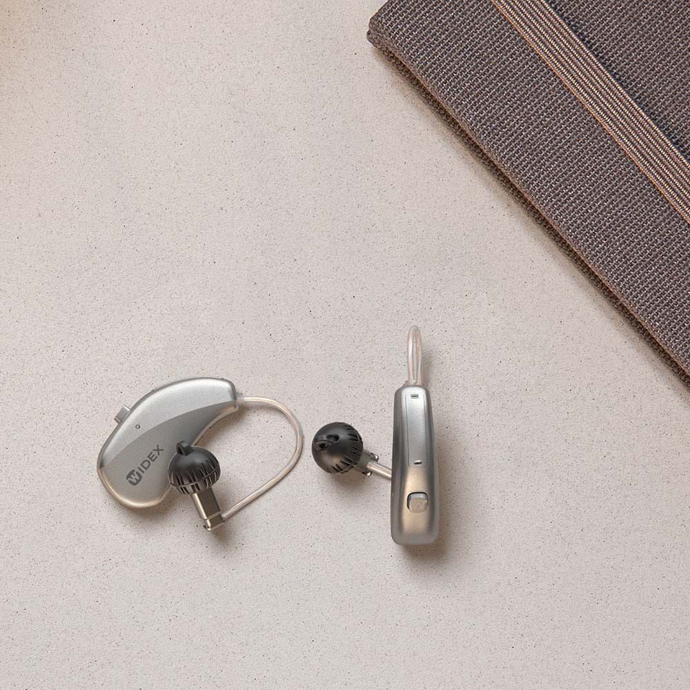 Widex Moment SHEER RIC Kit MRR4D 330 Rechargeable Advanced Features 2 Hearing Aids